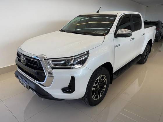 TOYOTA HILUX 2.8 D-4D TURBO DIESEL CD SRX 4X4 AUTOMÁTICO